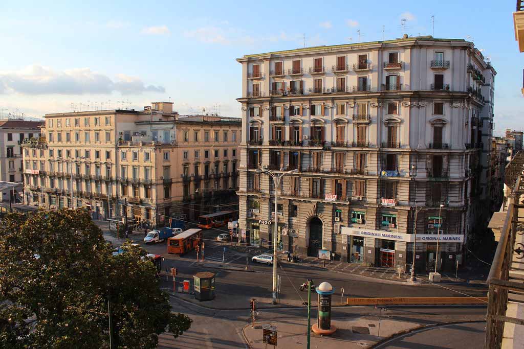 isaporidiparthenope-pizzeria-e-ristorante-nel-centro-di-napoli-piazza-garibaldi-min